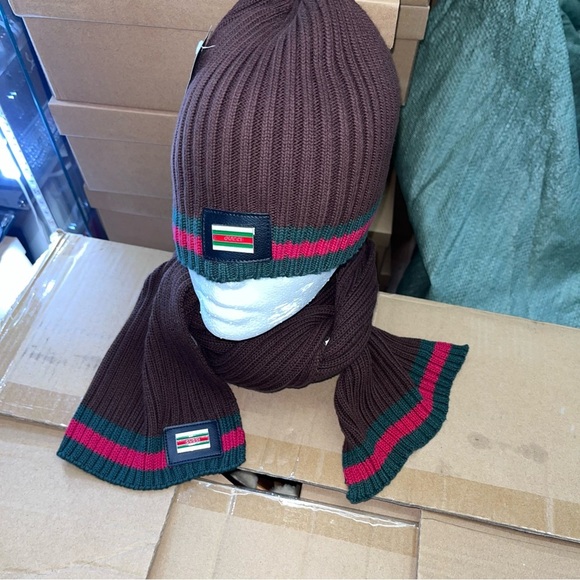 Gucci Brown Knit Beanie and Scarf Set with Green and Red Stripes